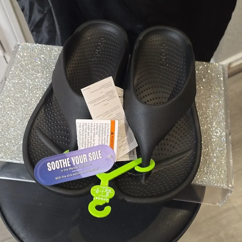 CROCS Mellow Recovery Flip-Flop Sandal-‎ Black